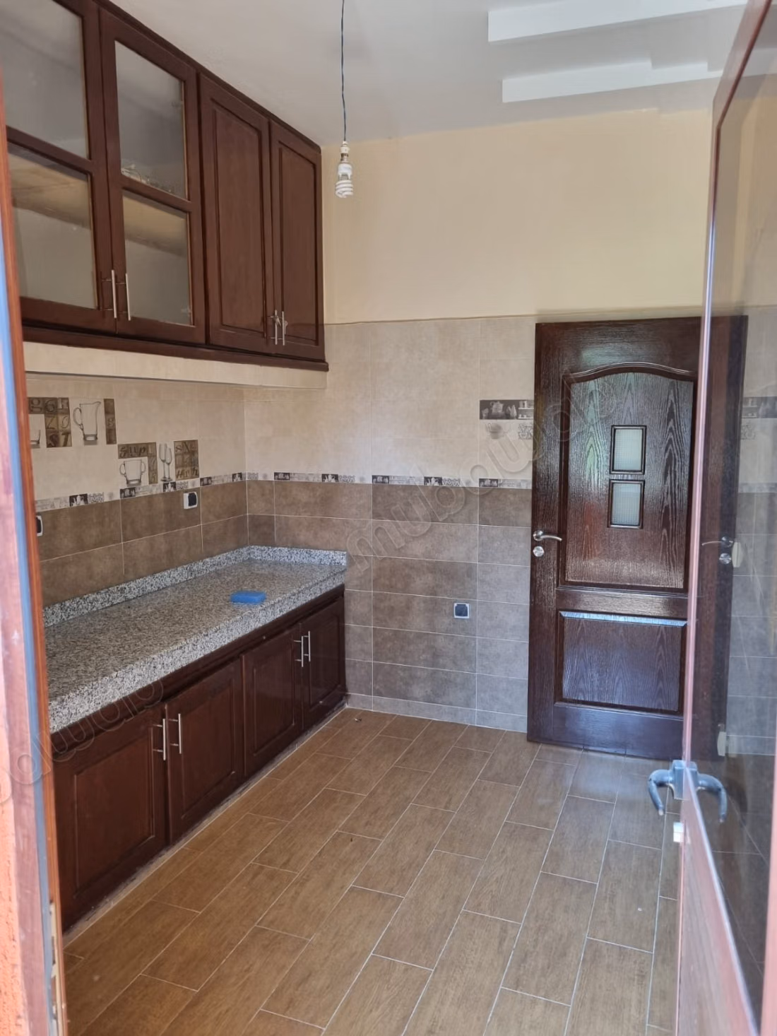 Maison à vendre à Béni Mellal. 
14 pièces confortables. 
Grand balcon