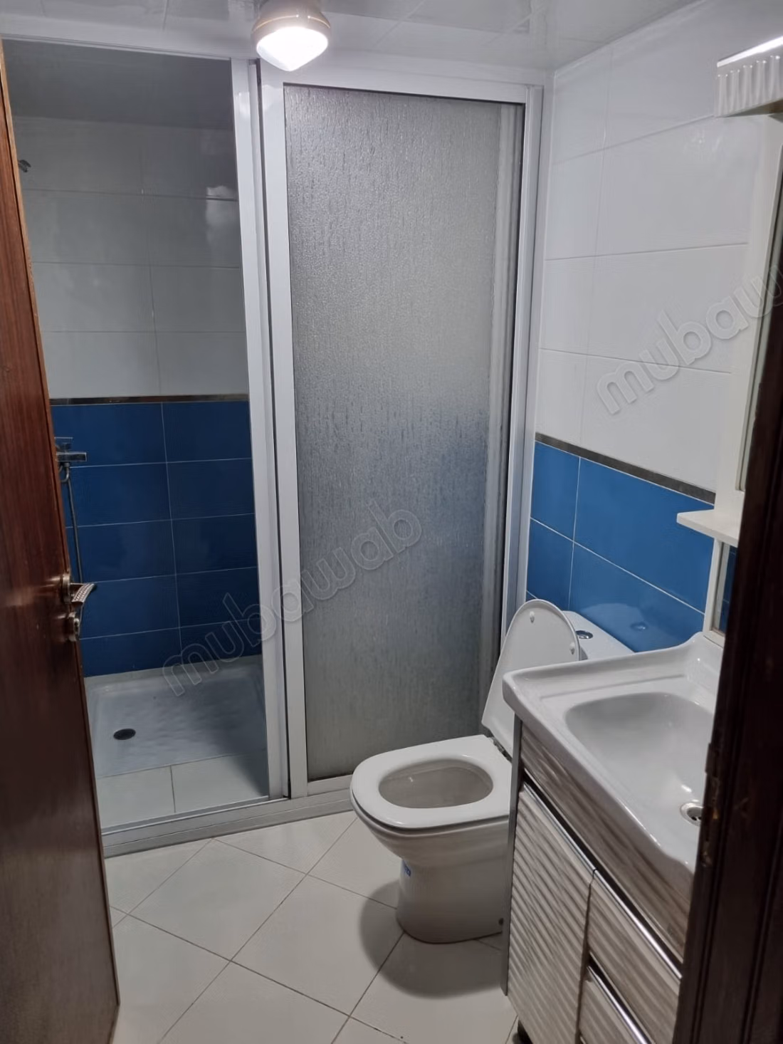 Maison à vendre à Béni Mellal. 
14 pièces confortables. 
Grand balcon