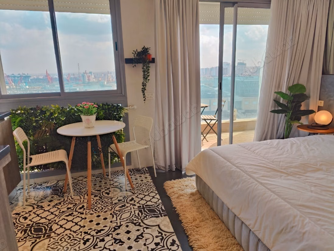Appartement à l'achat à Casablanca Marina.
Superficie 170 m².
Meublé