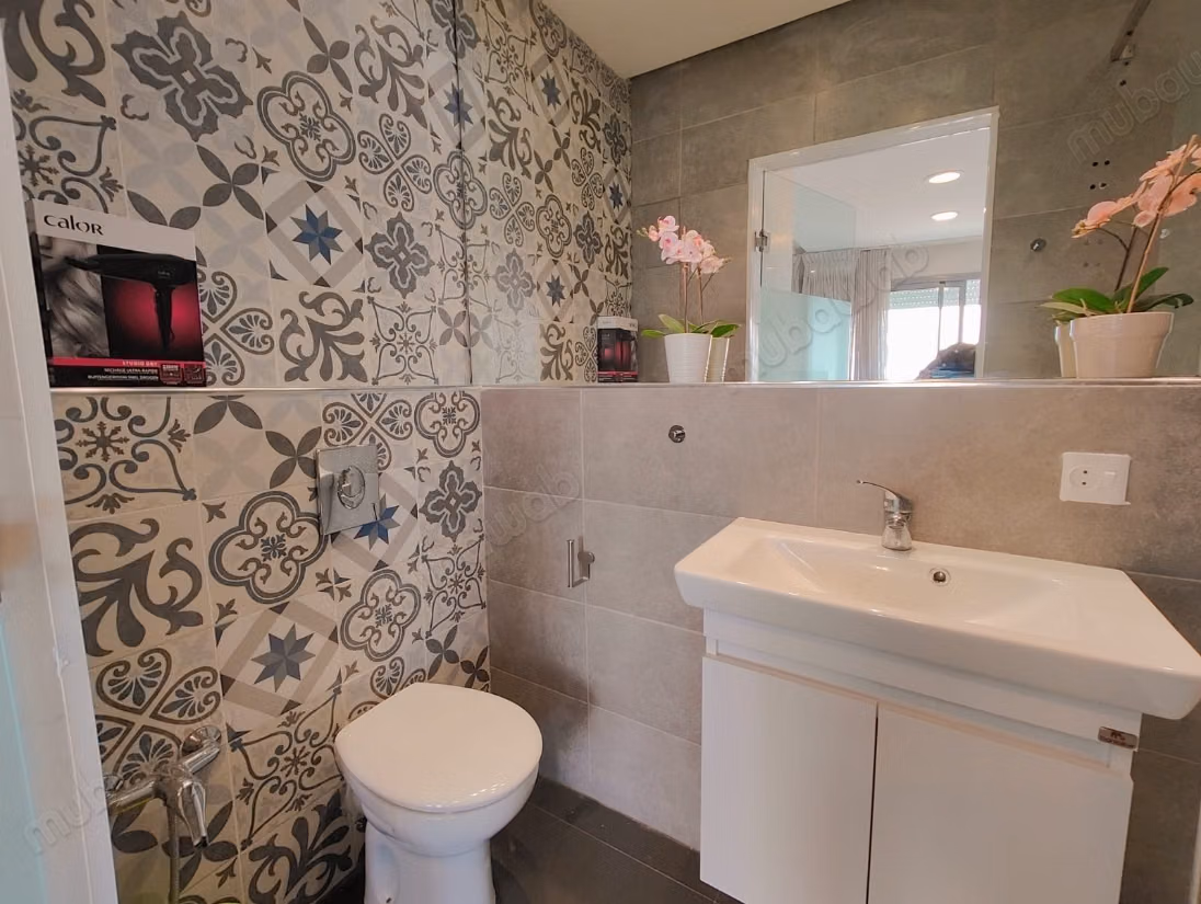 Appartement à l'achat à Casablanca Marina.
Superficie 170 m².
Meublé