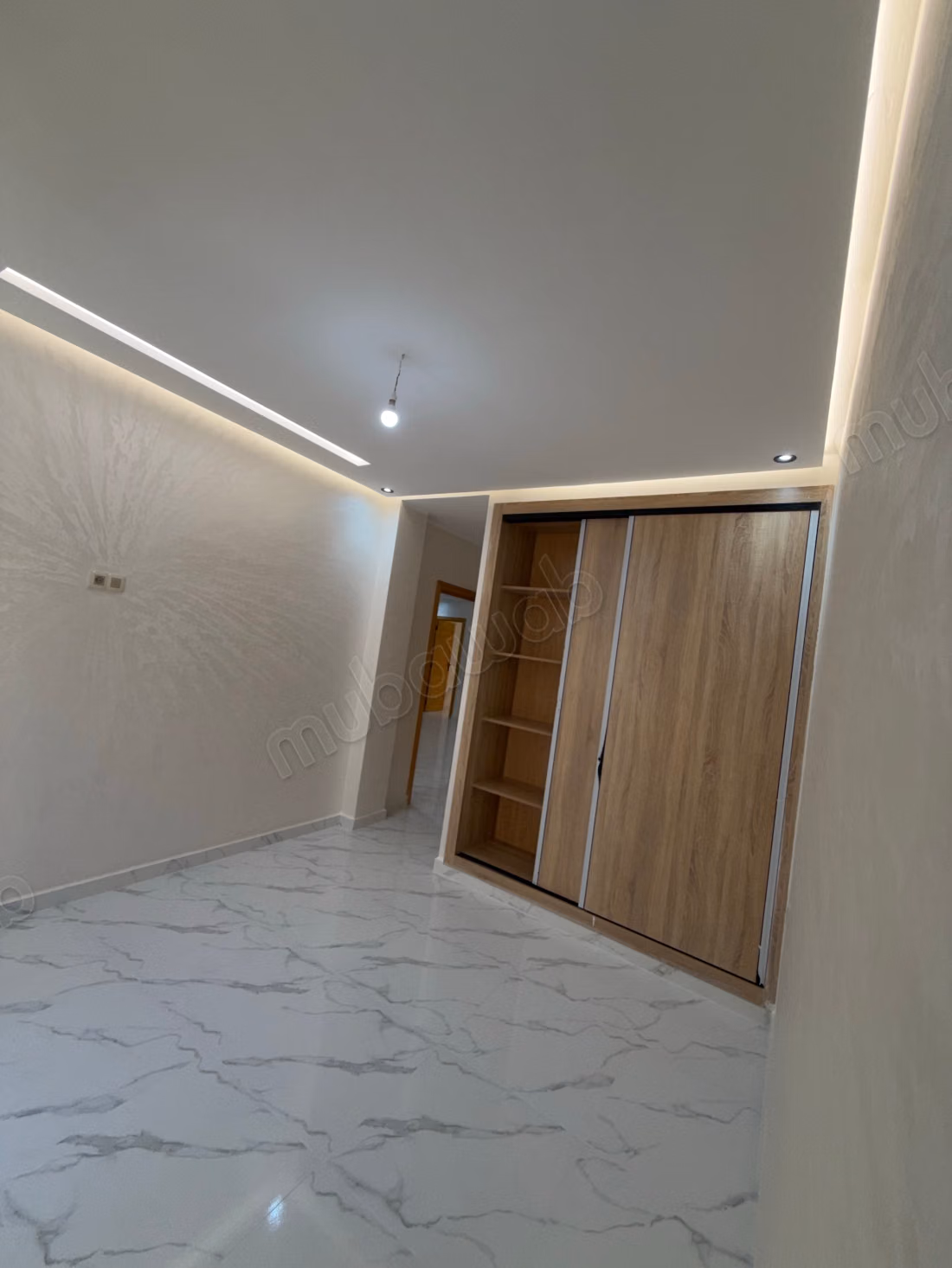 Bonito apartamento en venta en Hamza. 3 hermosos dormitorios. Sistema de satélite y salón marroquí