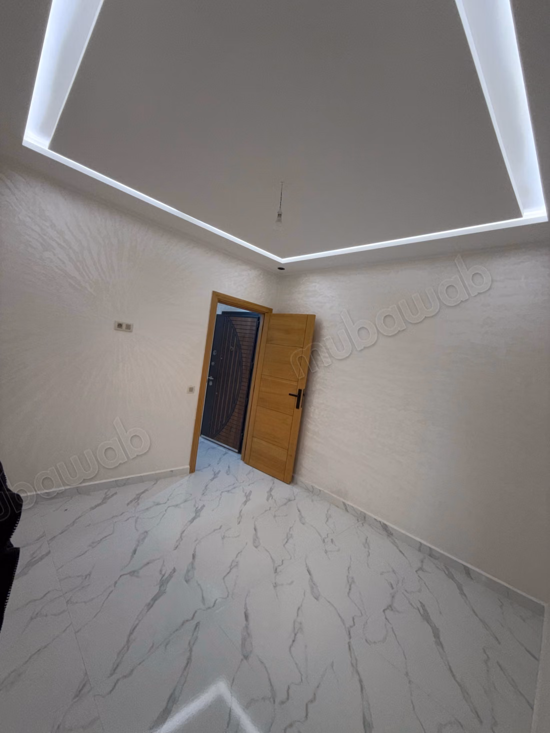 Bonito apartamento en venta en Hamza. 3 hermosos dormitorios. Sistema de satélite y salón marroquí