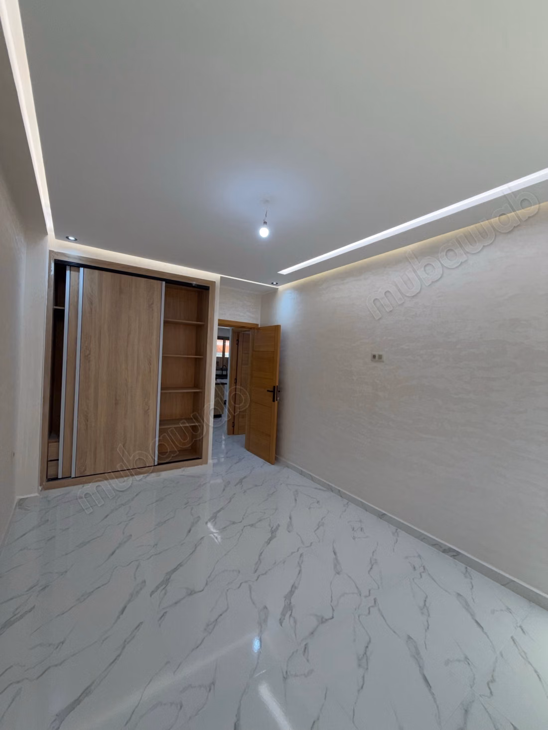 Bonito apartamento en venta en Hamza. 3 hermosos dormitorios. Sistema de satélite y salón marroquí