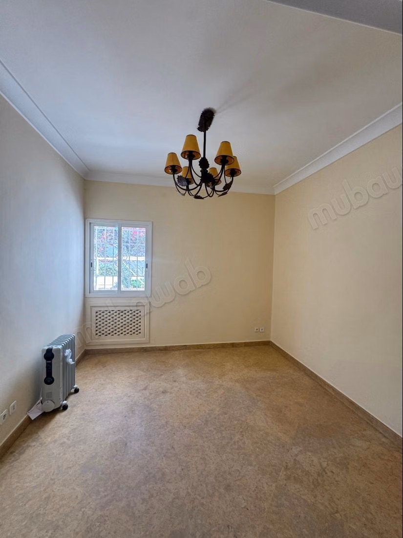 Stupenda villa in affitto a Souissi. 7 camere confortevoli. Terrazza e giardino