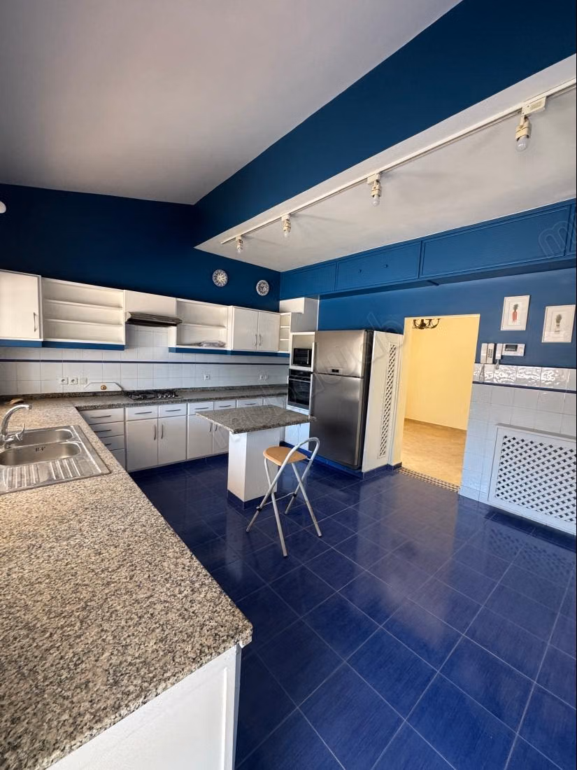 Stupenda villa in affitto a Souissi. 7 camere confortevoli. Terrazza e giardino