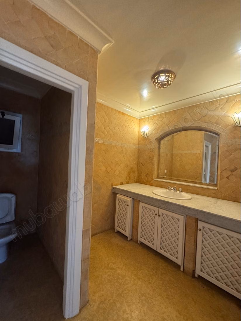 Stupenda villa in affitto a Souissi. 7 camere confortevoli. Terrazza e giardino