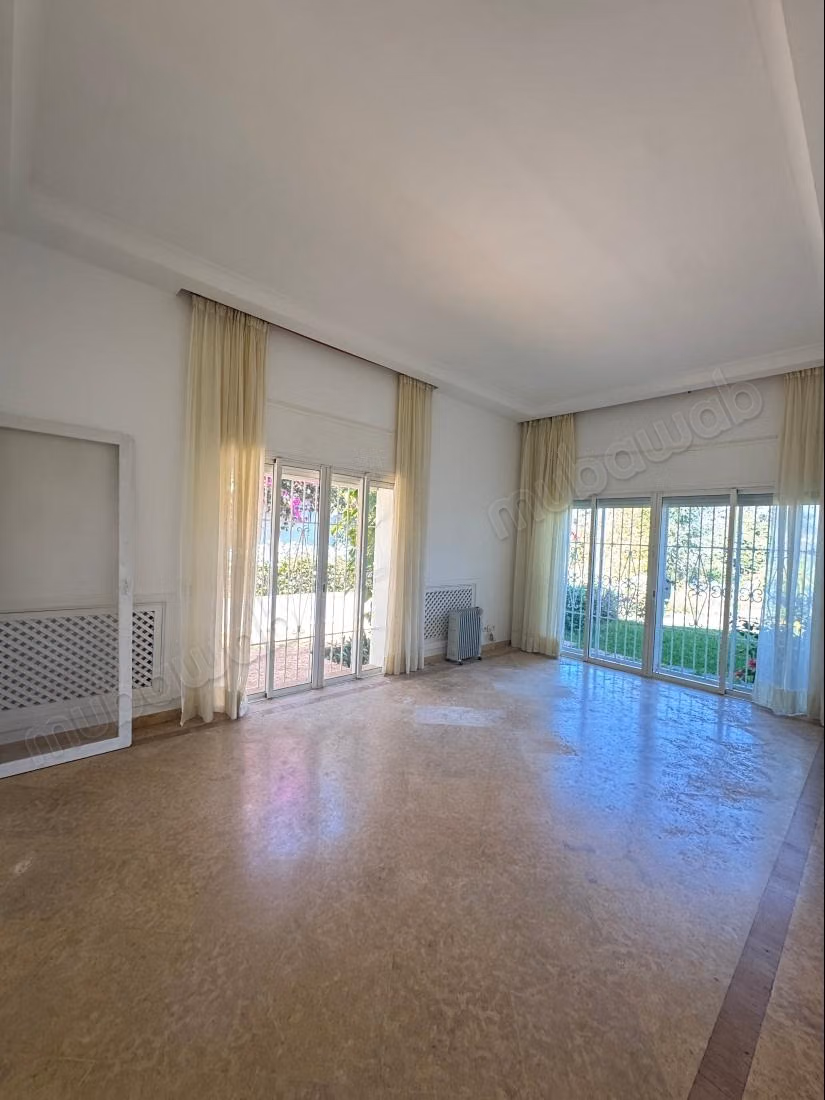 Stupenda villa in affitto a Souissi. 7 camere confortevoli. Terrazza e giardino