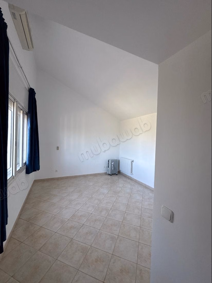Stupenda villa in affitto a Souissi. 7 camere confortevoli. Terrazza e giardino