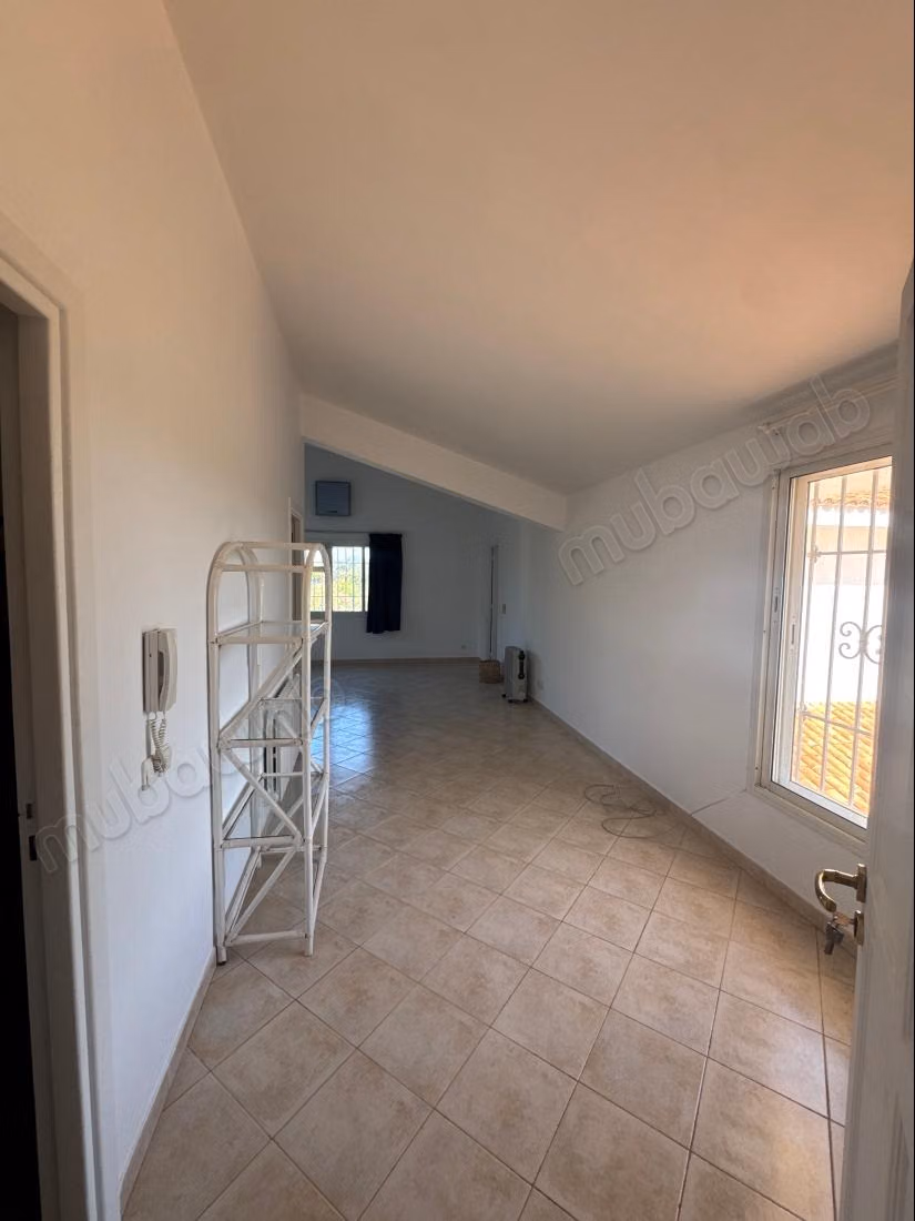 Stupenda villa in affitto a Souissi. 7 camere confortevoli. Terrazza e giardino
