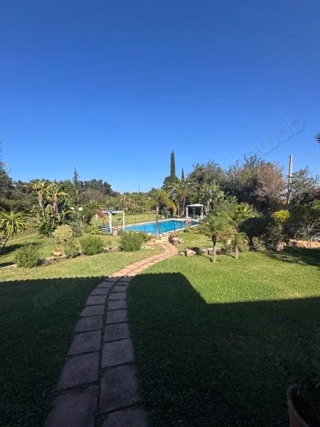 Stupenda villa in affitto a Souissi. 7 camere confortevoli. Terrazza e giardino