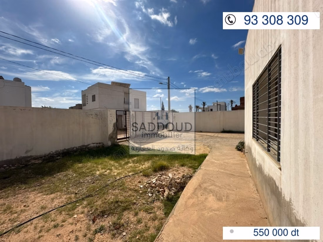 Villa incompleta in vendita