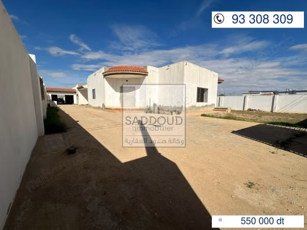 Villa incompleta in vendita