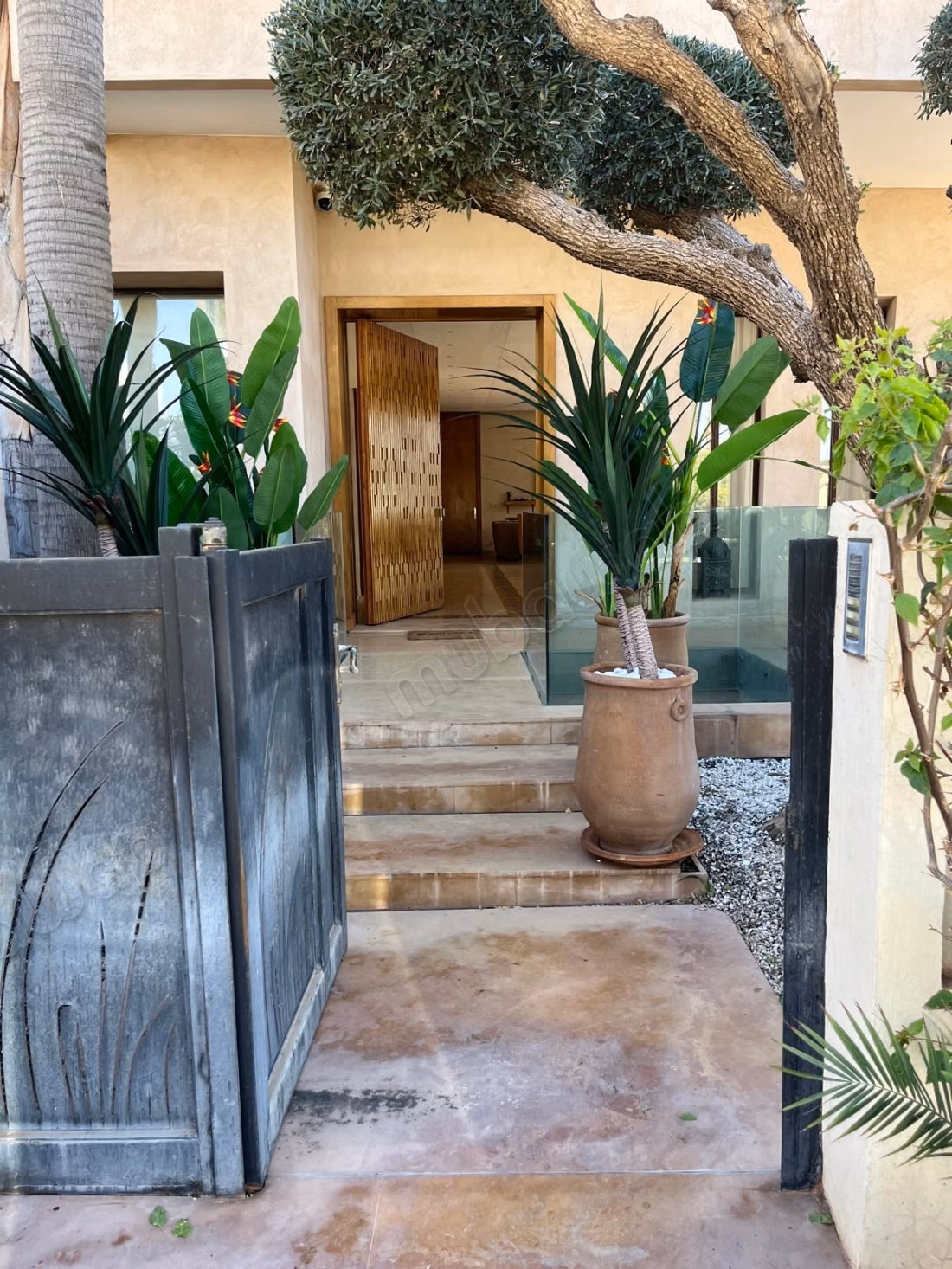 Sell apartment on Route de Tahanaout. 4 beautiful bedrooms. Furnished