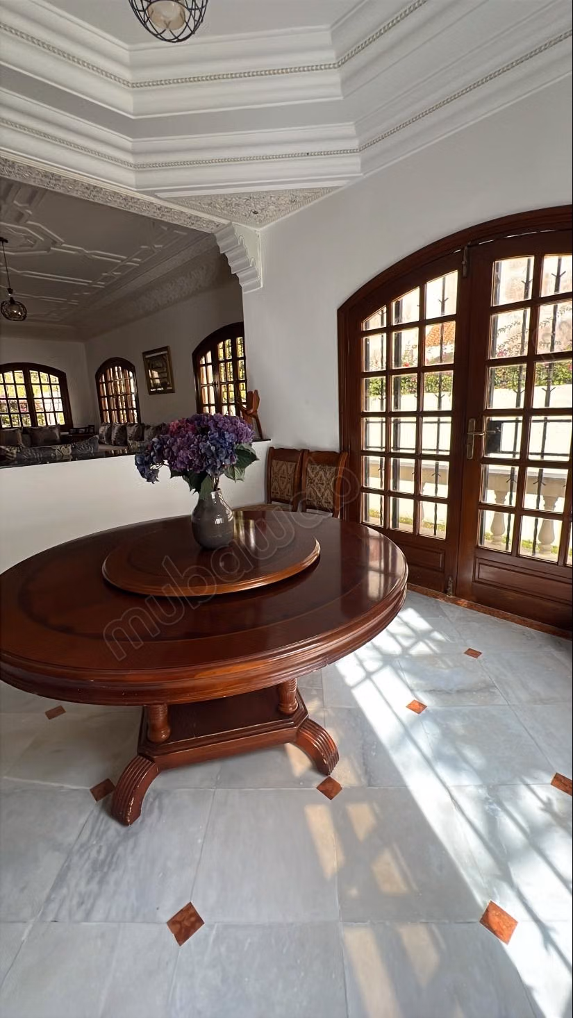 Splendida villa in vendita a Monica. Superficie totale 500 m². Porta blindata, sicurezza