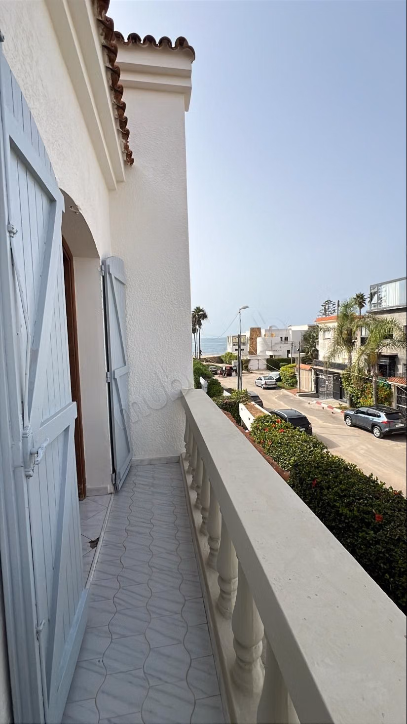 Splendida villa in vendita a Monica. Superficie totale 500 m². Porta blindata, sicurezza
