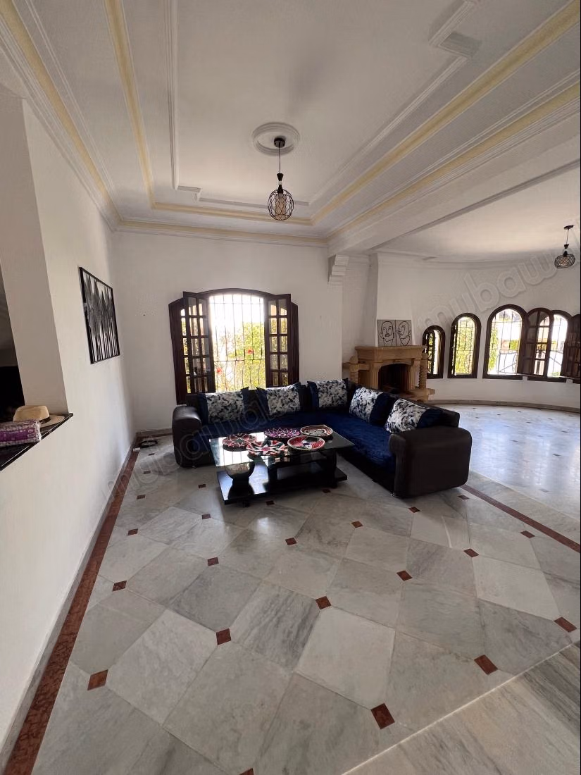 Splendida villa in vendita a Monica. Superficie totale 500 m². Porta blindata, sicurezza
