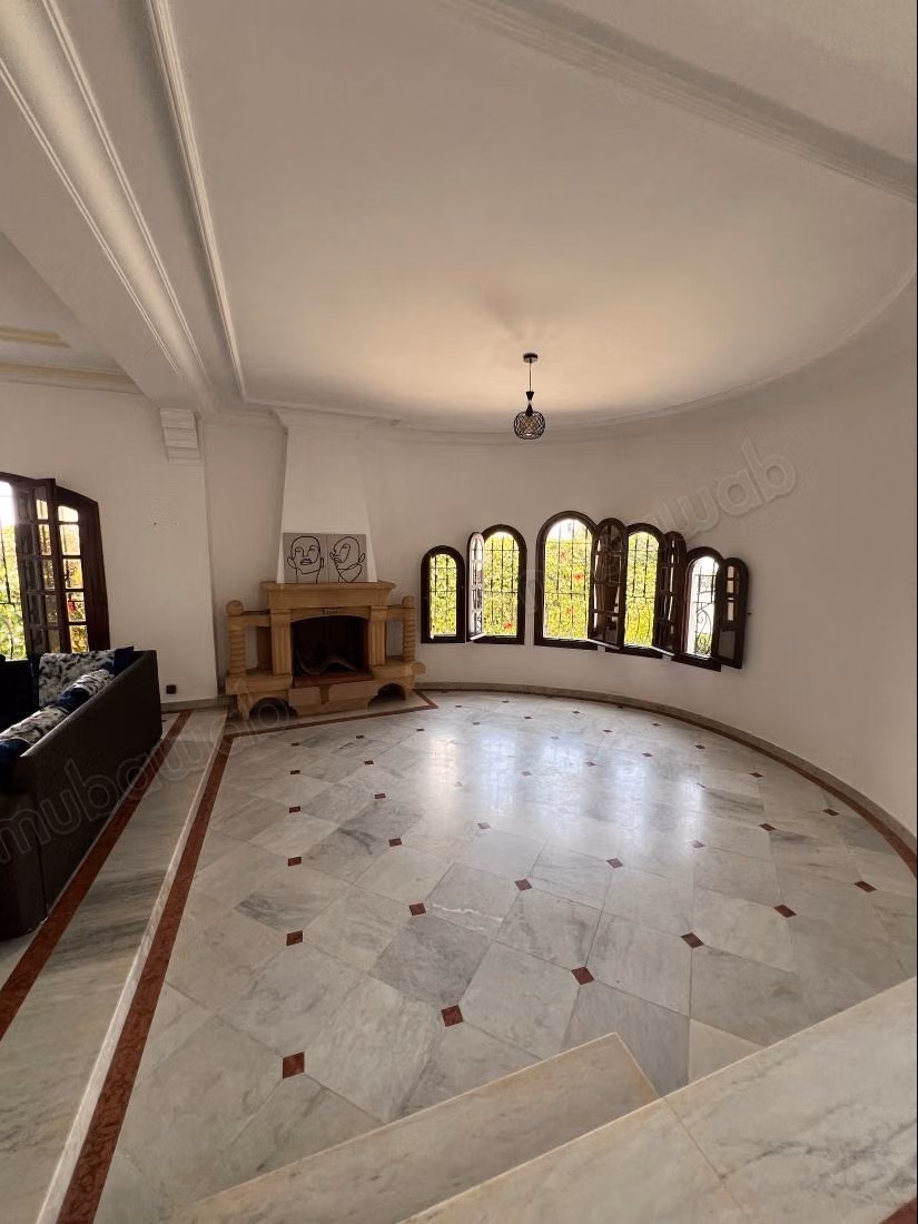 Splendida villa in vendita a Monica. Superficie totale 500 m². Porta blindata, sicurezza
