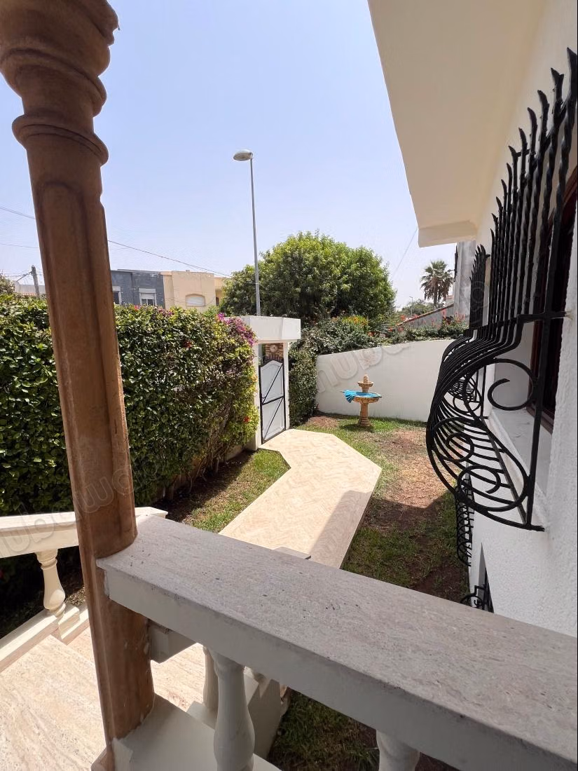 Splendida villa in vendita a Monica. Superficie totale 500 m². Porta blindata, sicurezza