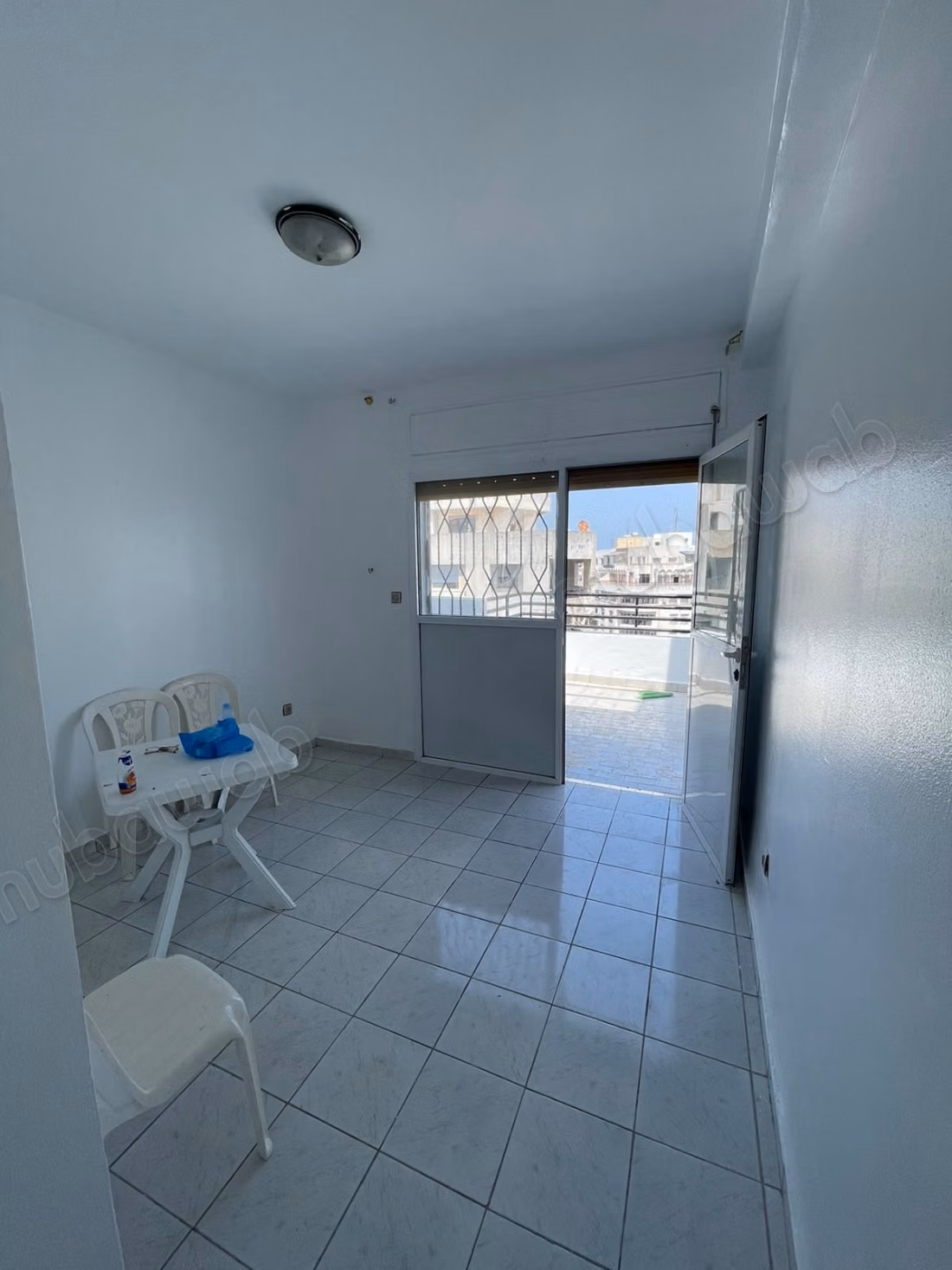 Appartement à louer à 2 pièces à rue nejma