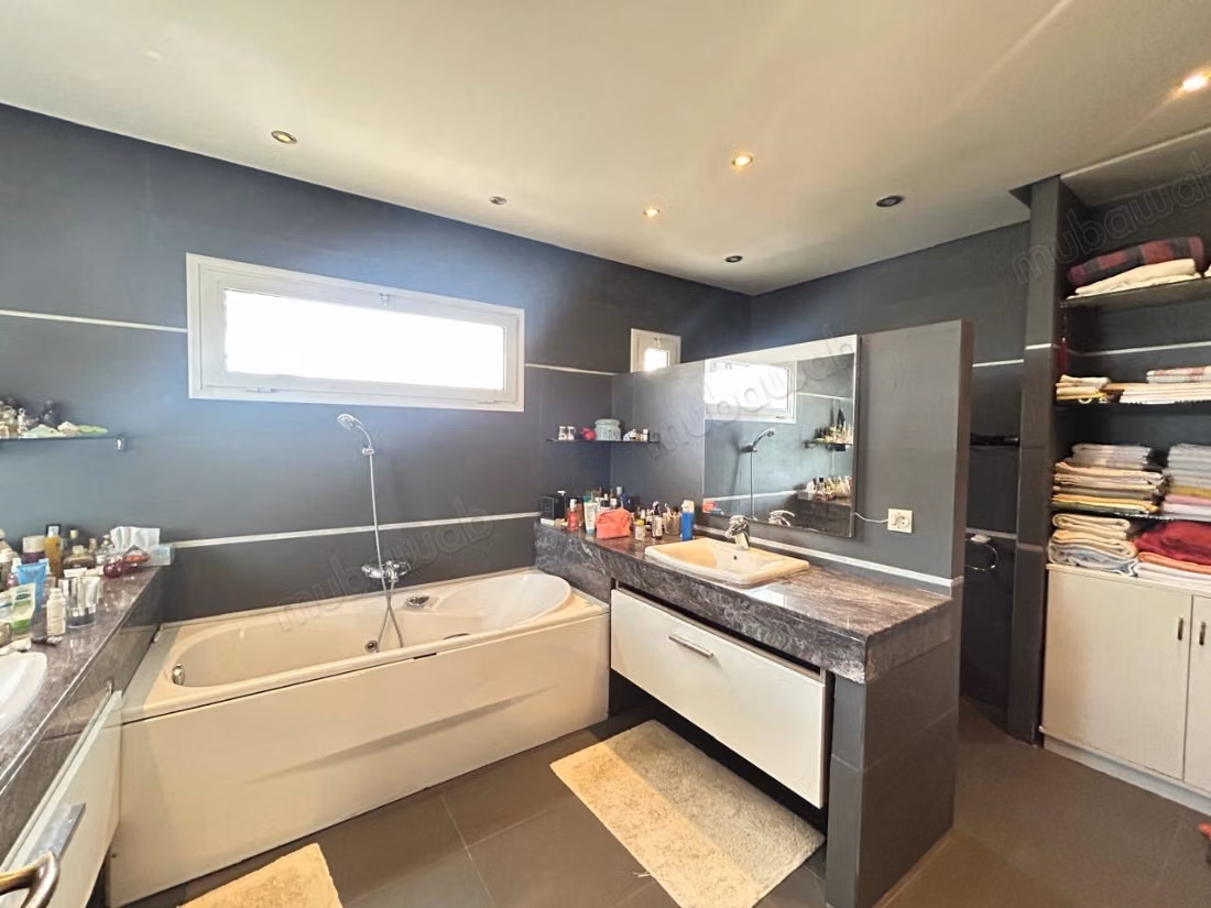 Sublime villa 4 ch à louer 
Ain Diab 
Casablanca