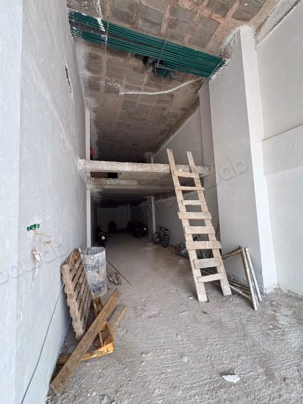 Bureaux et magasins à louer à Klez. Surface totale 80 m²