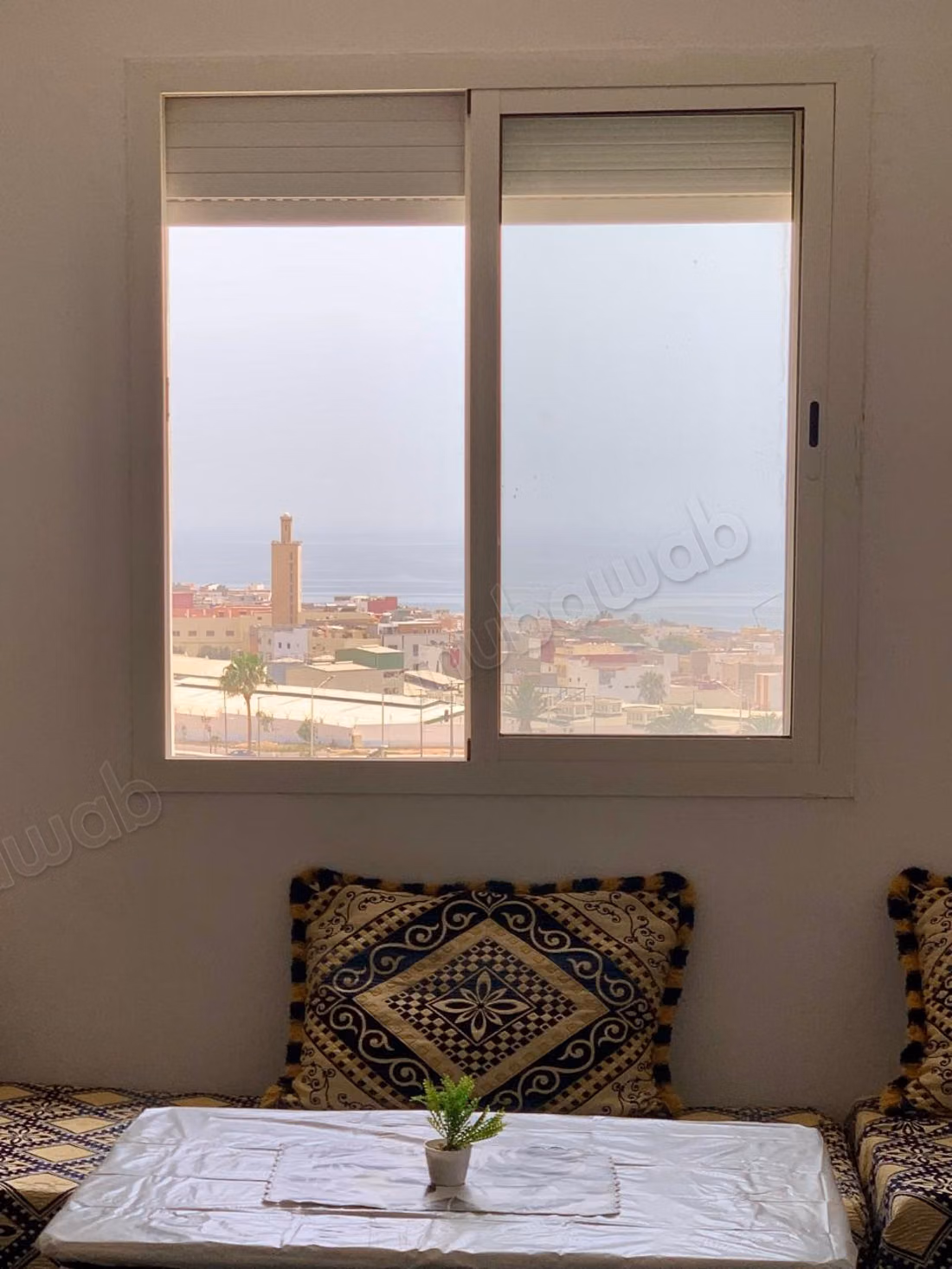 Location d'un appartement à Anza. 1 Pièce. Système de parabole et résidence sécurisée
