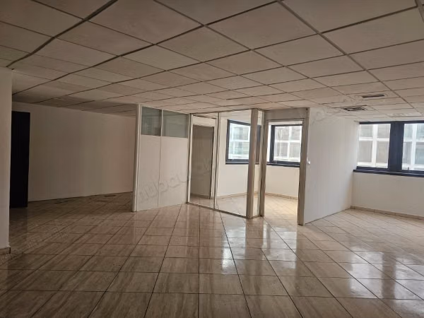 Spazio uffici in affitto 236 m² su Boulevard d’Anfa