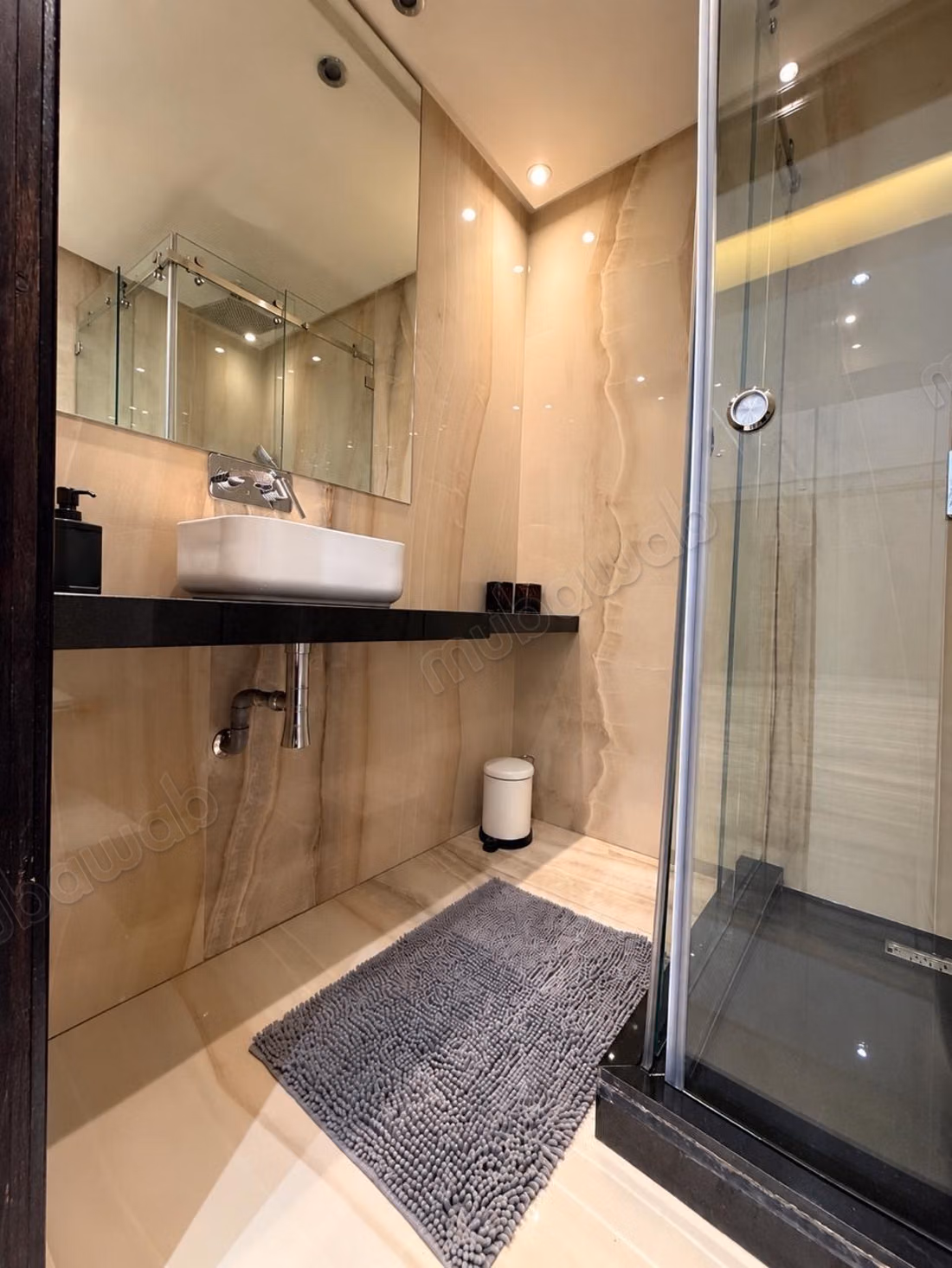 Bel appartement à vendre à Val Fleury. 3 chambres. Service de concierge, cheminée