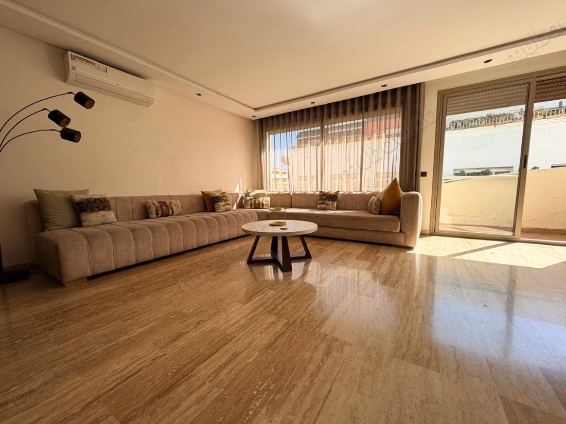 Bel appartement à vendre à Val Fleury. 3 chambres. Service de concierge, cheminée