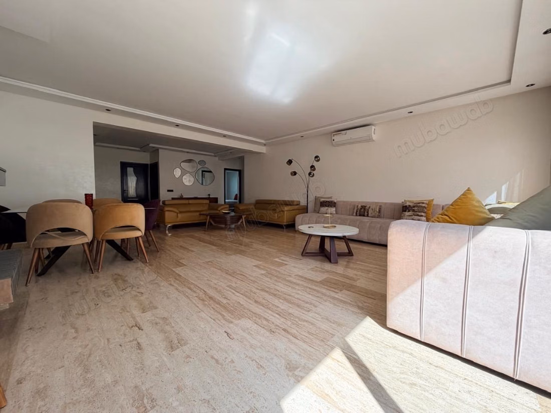 Bel appartement à vendre à Val Fleury. 3 chambres. Service de concierge, cheminée