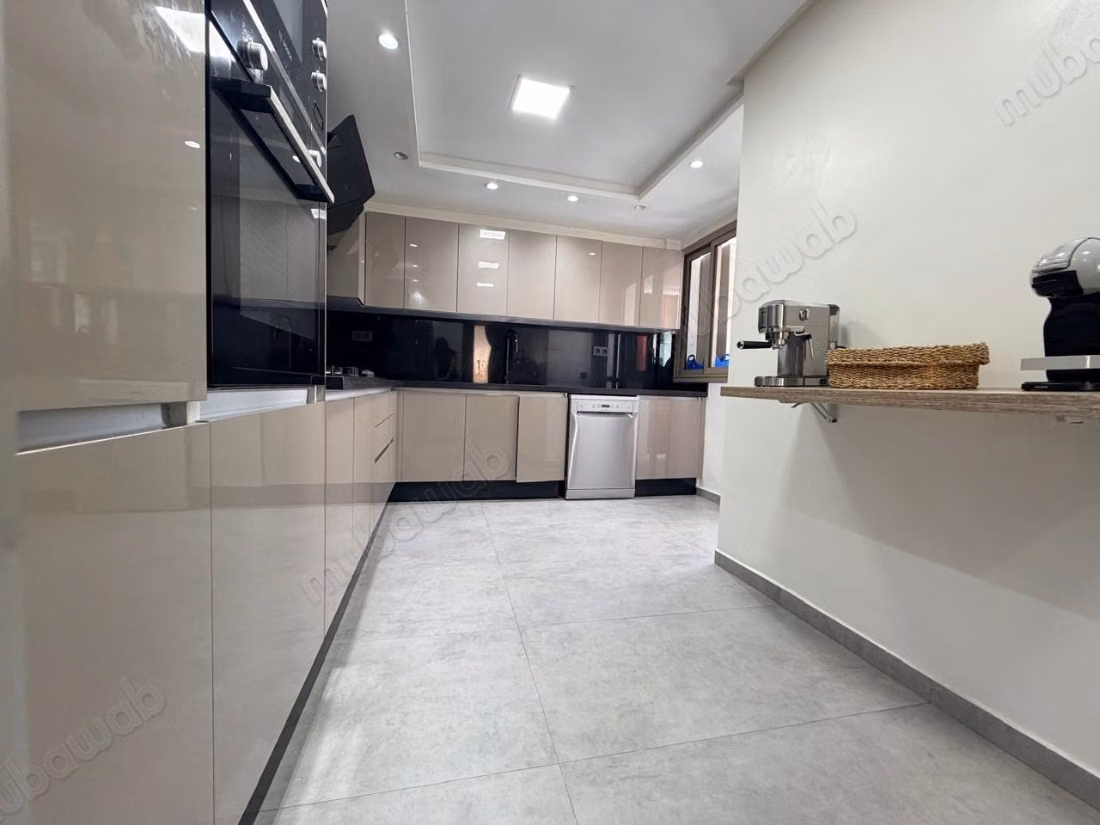 Bel appartement à vendre à Val Fleury. 3 chambres. Service de concierge, cheminée