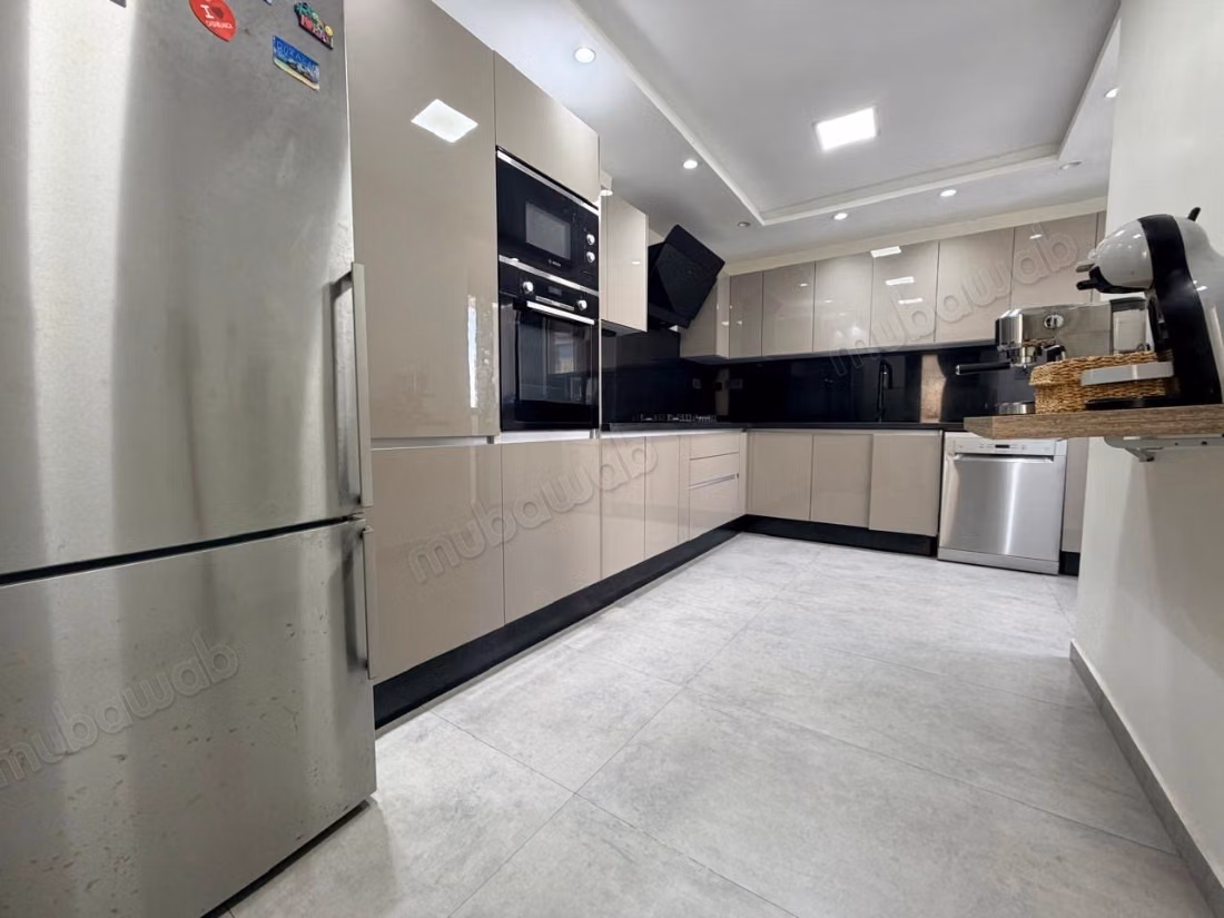 Bel appartement à vendre à Val Fleury. 3 chambres. Service de concierge, cheminée