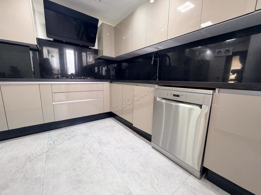 Bel appartement à vendre à Val Fleury. 3 chambres. Service de concierge, cheminée