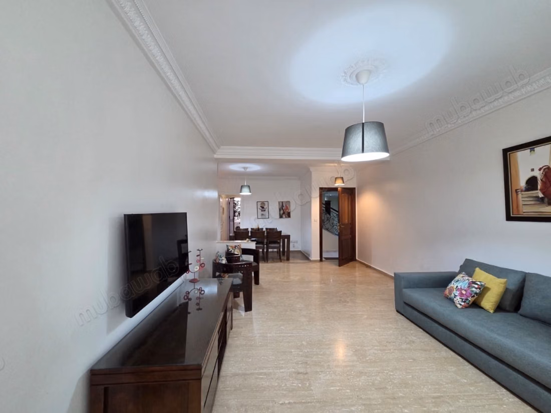 Bel appartement à louer à Gauthier. 4 grandes chambres. Bien décoré