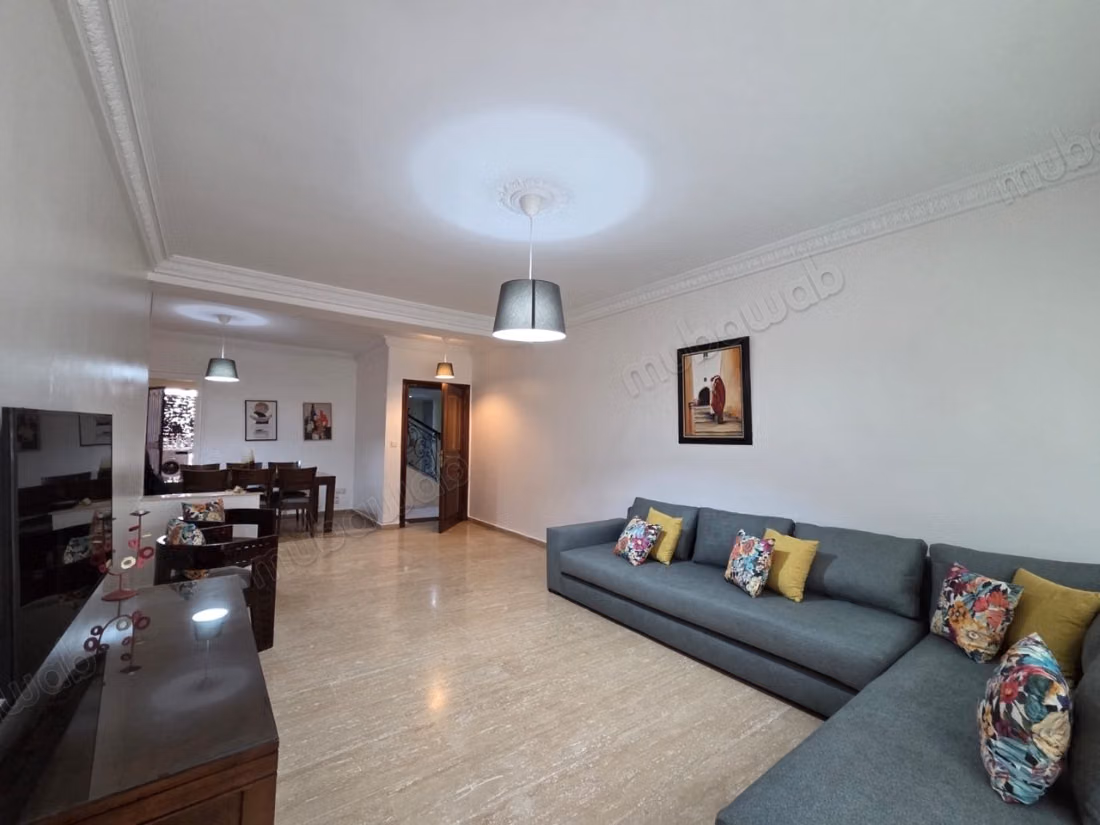 Bel appartement à louer à Gauthier. 4 grandes chambres. Bien décoré