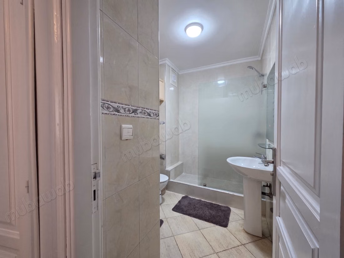 Bel appartement à louer à Gauthier. 4 grandes chambres. Bien décoré