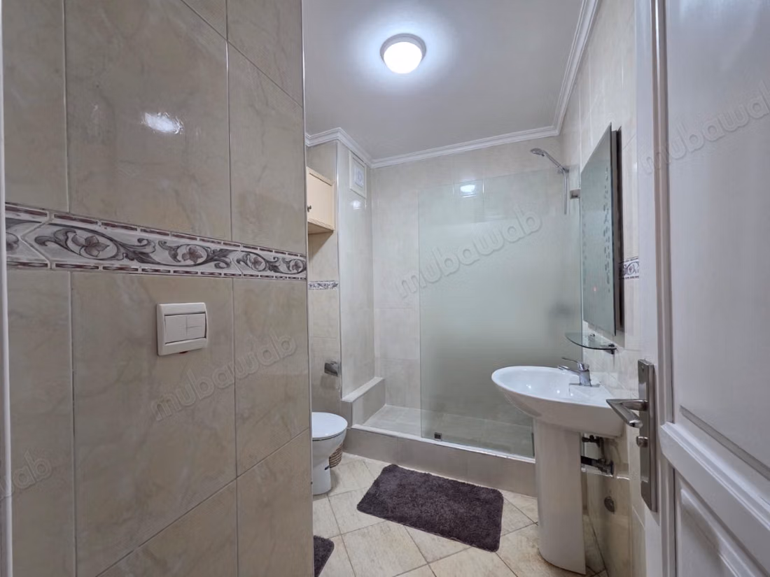 Bel appartement à louer à Gauthier. 4 grandes chambres. Bien décoré