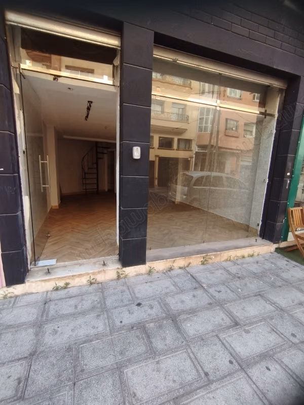 Superbe Local Commercial 55m2 
Bourgogne extension