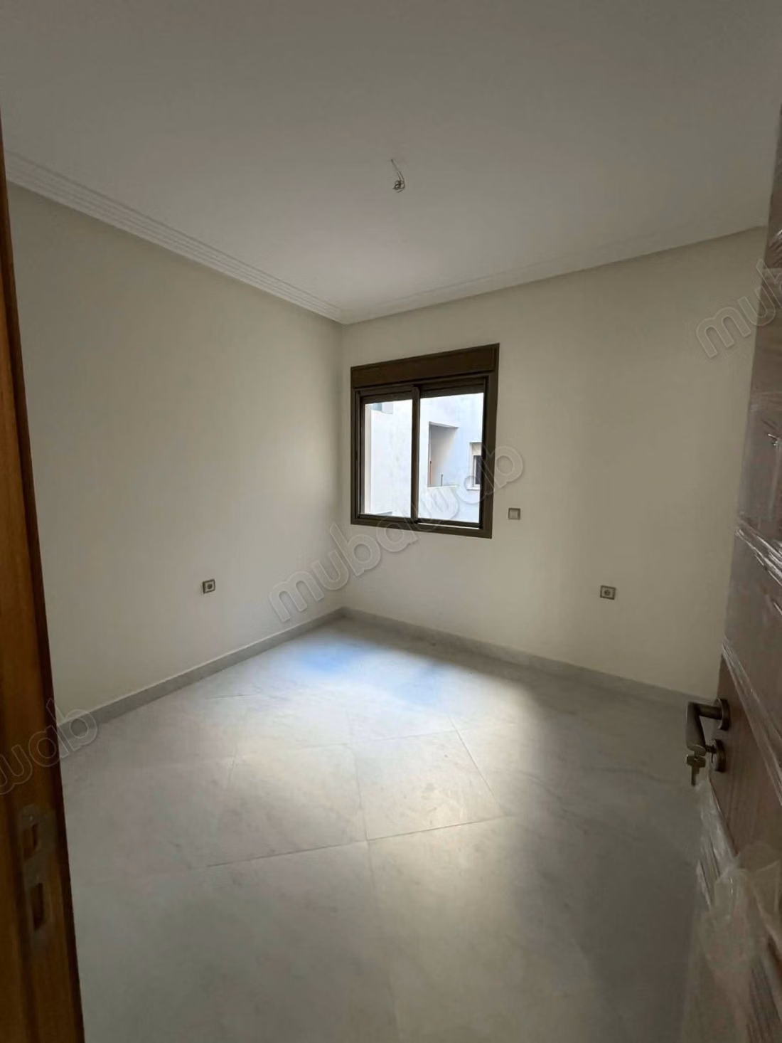 Appartement vide de deux chambres a louer