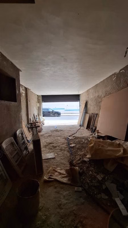 Louez ce local commercial à Assaka. 
Surface totale 80 m²