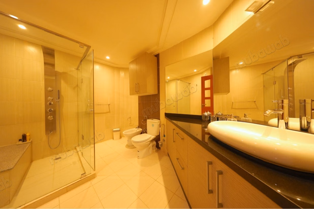 Appartement à louer en Centre. Surface totale 240 m².
Concierge et climatisation