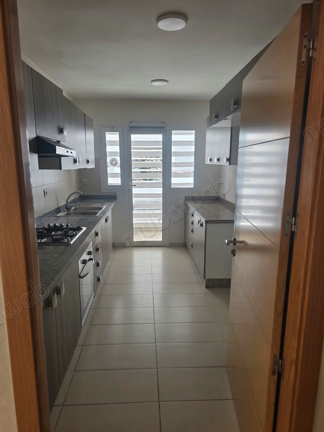 Appartement à louer à Belvédère. 3 chambres agréables. Système de parabole et résidence sécurisée