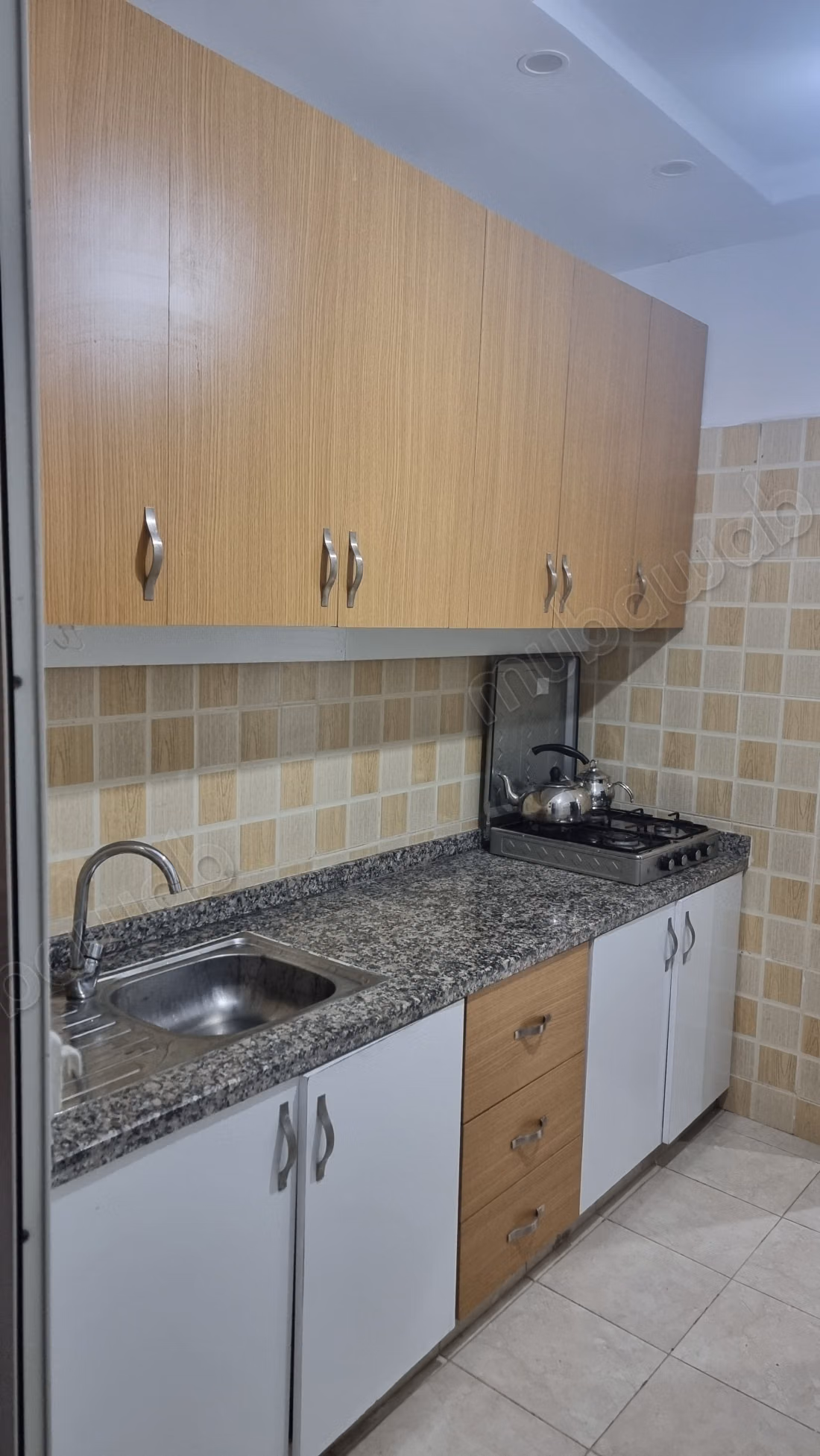 Vend appartement à Hay Salam.
Surface totale 55 m².
Meublé