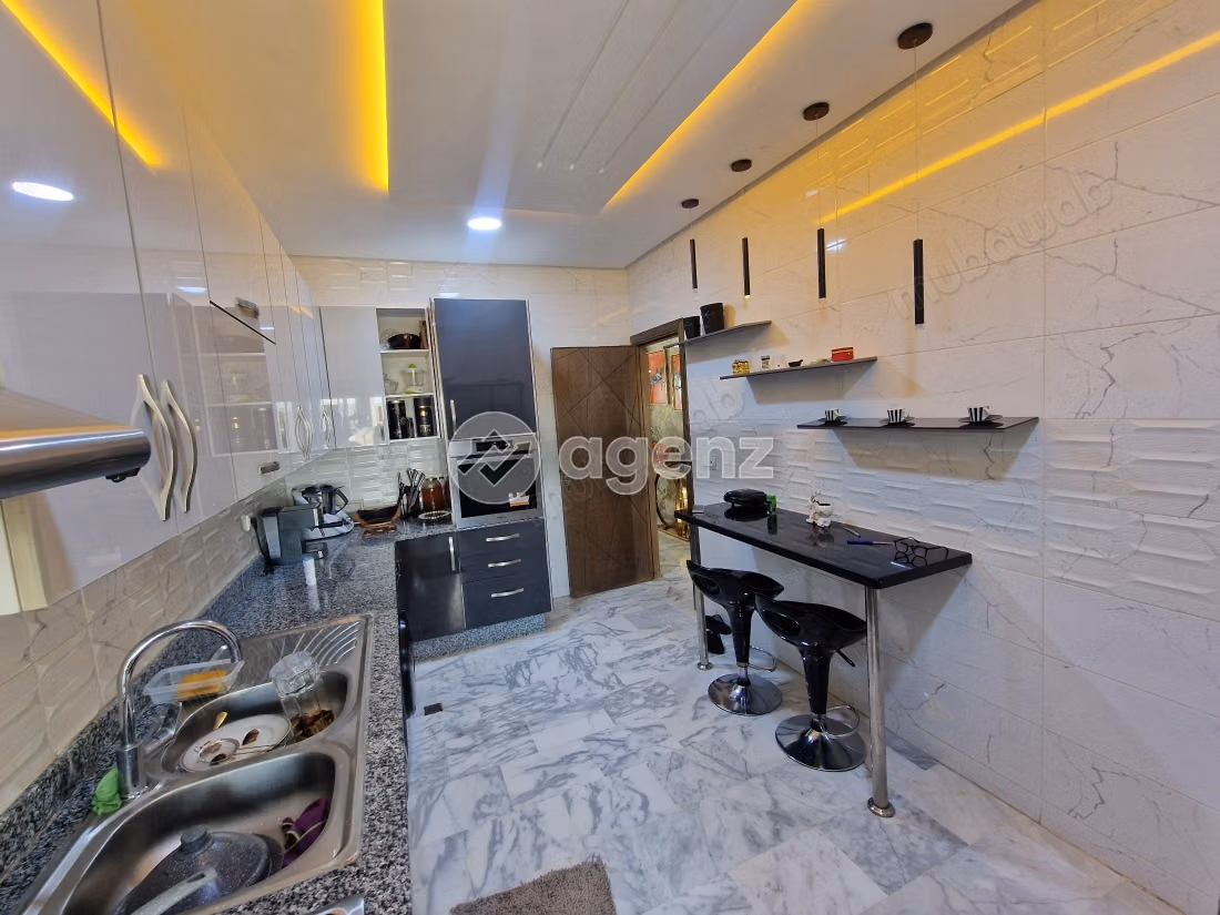Appartement à vendre 114 m², 3 chambres 
Route immouzer 
Fès