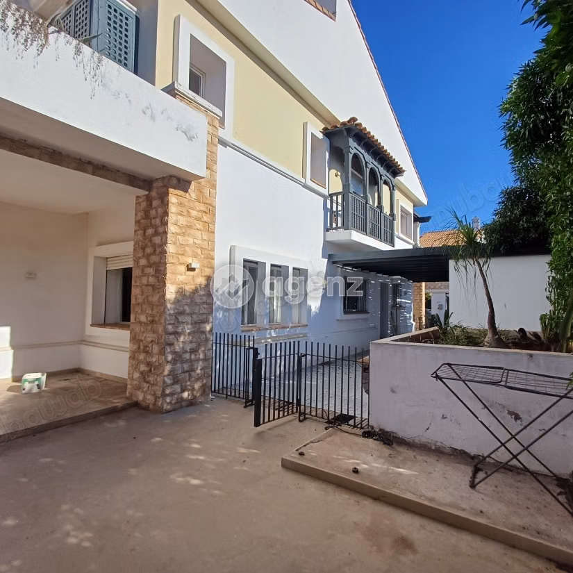 Villa à vendre 741 m², 5 chambres Route d'Azzemmour Dar Bouazza