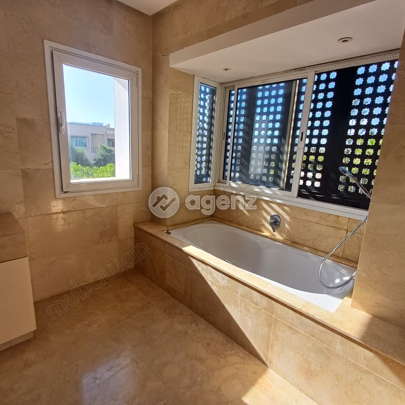 Villa à vendre 741 m², 5 chambres Route d'Azzemmour Dar Bouazza
