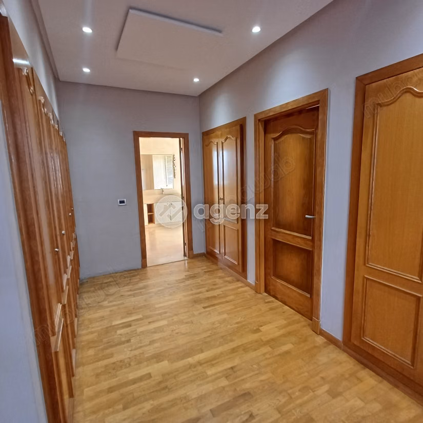 Villa à vendre 741 m², 5 chambres Route d'Azzemmour Dar Bouazza