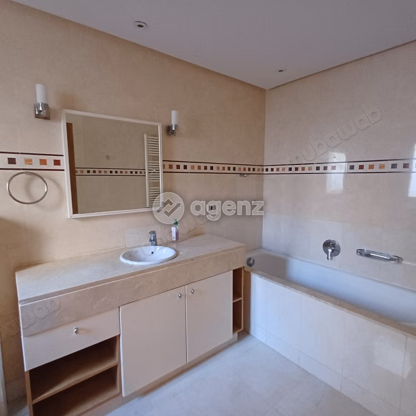 Villa à vendre 741 m², 5 chambres Route d'Azzemmour Dar Bouazza