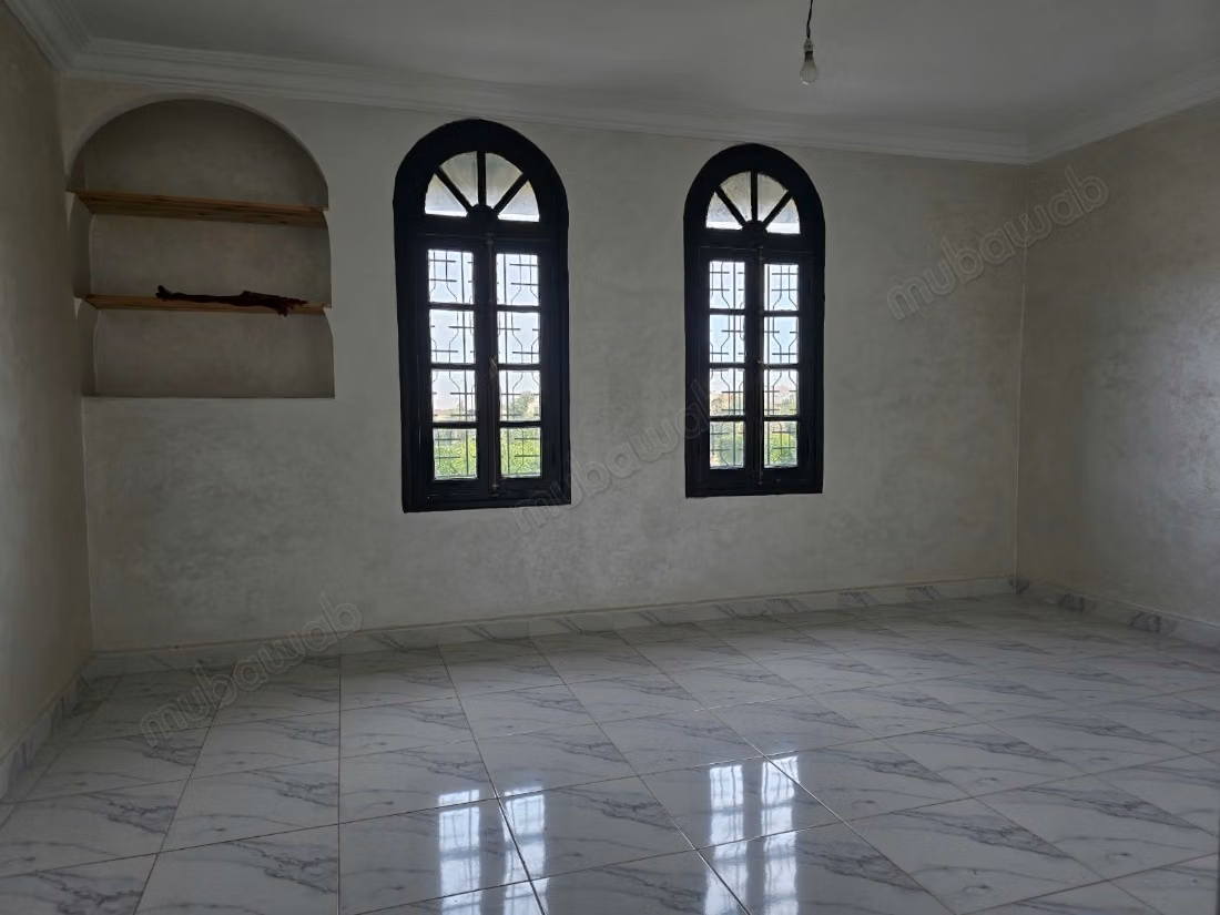 Villa vide à louer avec un jardin