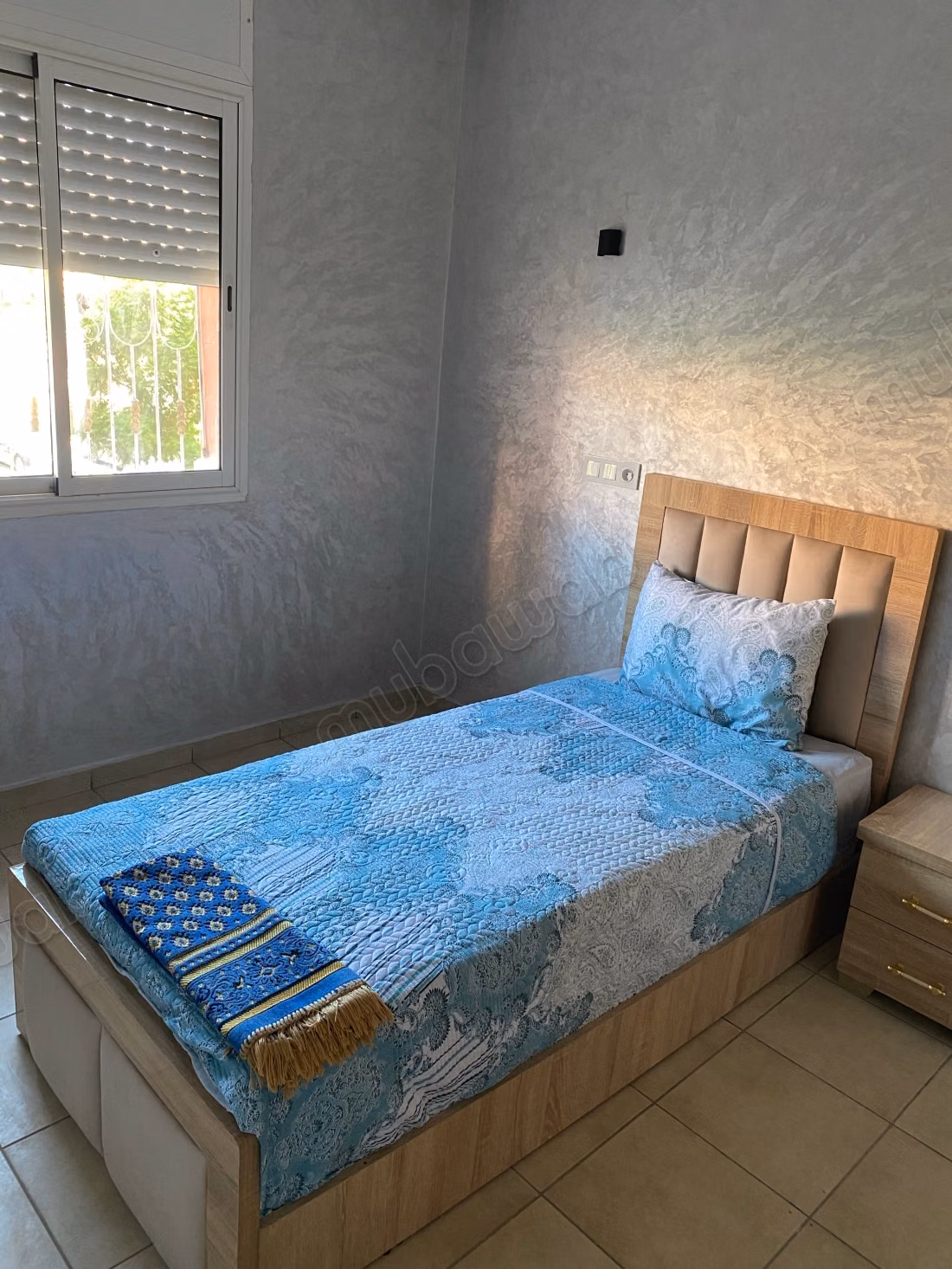 Bel appartement en location à Ain Mezouar. 
3 chambres agréables. 
Bien meublé